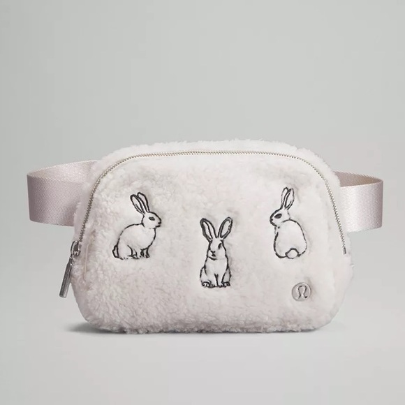 NWT Lululemon Exclusive New Year Fleece Everywhere Belt Bag - Picture 4 of 9